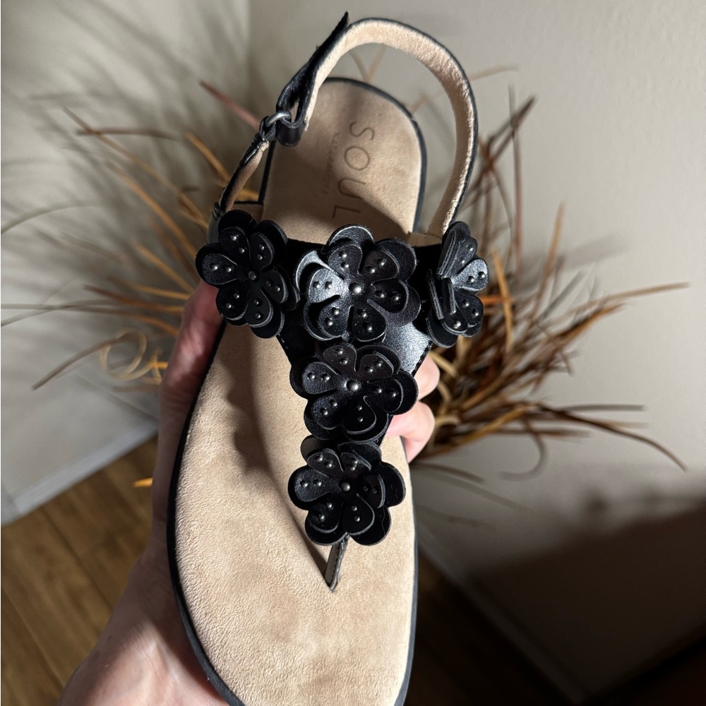 Naturalizer Black T-Strap Sandals with Floral Embellishment - Picture 9 of 10